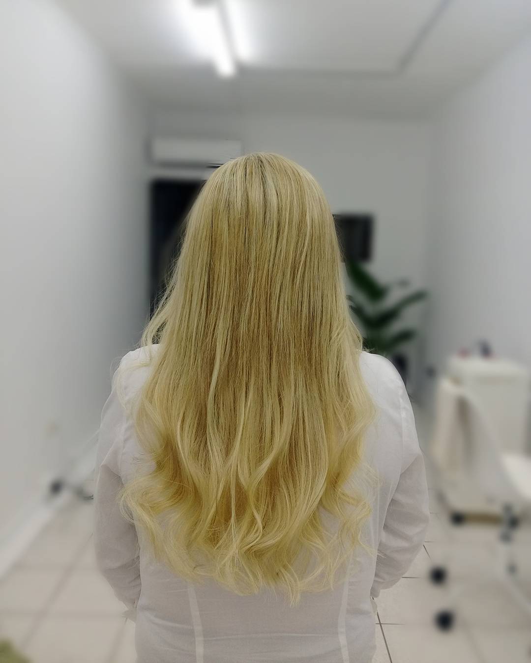 22 Inch Full Volume (Genius Weft) Hair Extensions #613 Platinum Blonde
